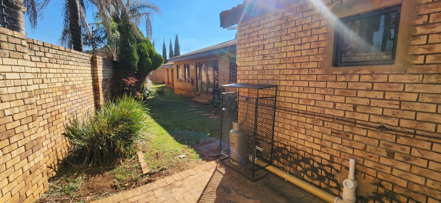 16 Bedroom Property for Sale in Bult North North West